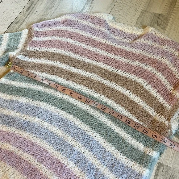 Show me your MuMU Flurry Powder Stripe Knit Sweater Size Small - Picture 6 of 8